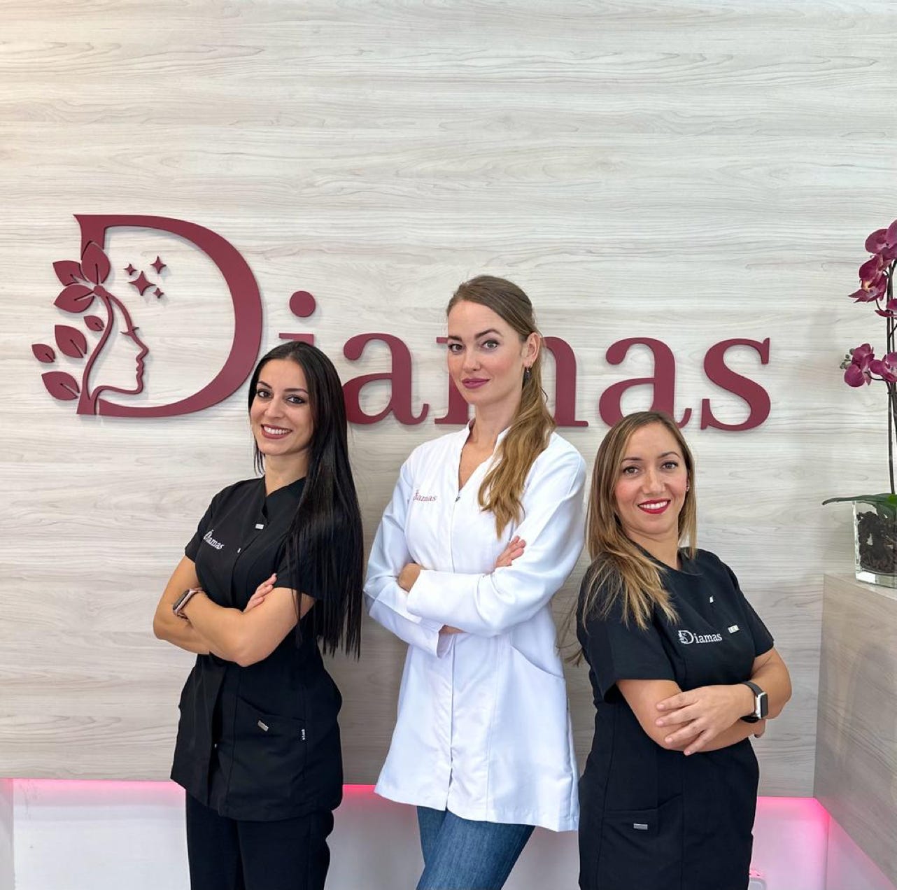 medicina esteica malaga ana smirnova diamas botox rellenos Rejuvenecimiento facial Limpieza facial profunda Tratamiento antiarrugas Eliminación de manchas faciales Peeling facial Hidratación facial